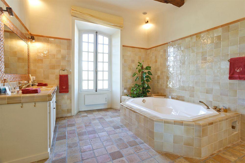 מלון לורג'ה Chateau Les Crostes מראה חיצוני תמונה
