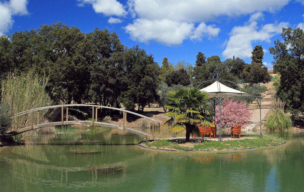 מלון לורג'ה Chateau Les Crostes מראה חיצוני תמונה